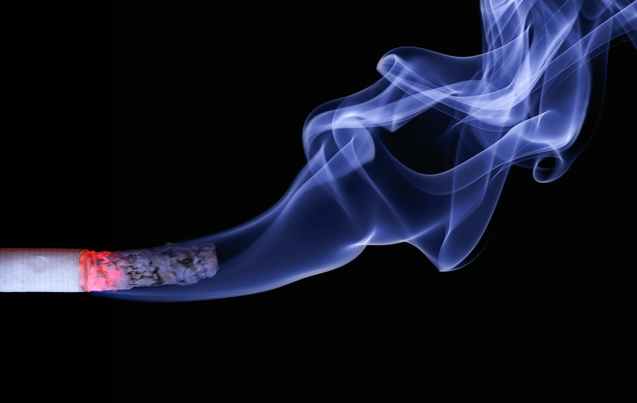 Rauchgeruch aus Wohnung entfernen: 8 tolle Tipps dazu